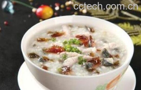  用电饭锅做皮蛋瘦肉粥的做法-0