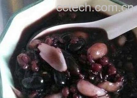 百合黑米粥的做法 百合黑米粥的做法步骤-1
