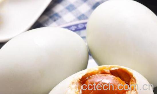 海鸭蛋和咸鸭蛋的区别-1