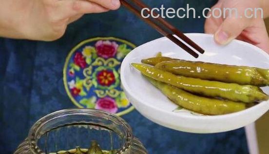 开水烫过的青辣椒怎么腌制-1