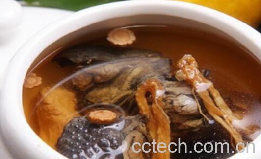 哪些人不宜吃乌骨鸡汤 夏天煲乌鸡汤放什么材料-0