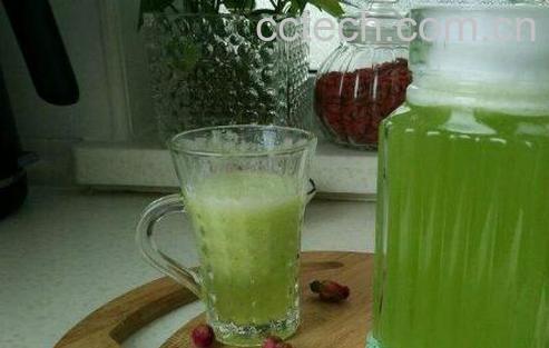 生吃黄瓜和黄瓜汁的区别 生吃黄瓜的好处-0