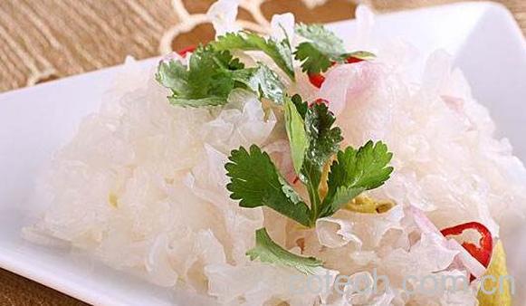 白木耳的功效与作用 白木耳要泡多久才能煮-0