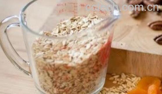 燕麦泡水喝的功效与作用-1