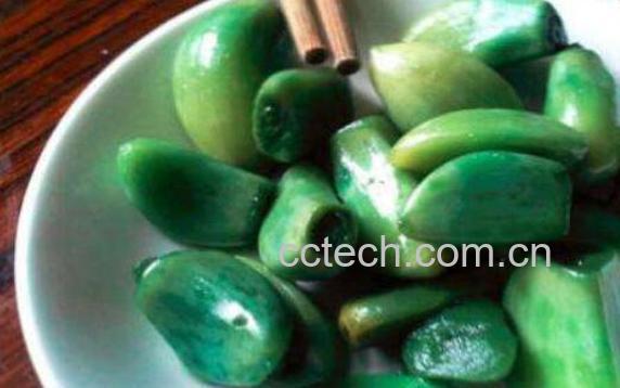 怎样泡腊八蒜又绿又脆-1