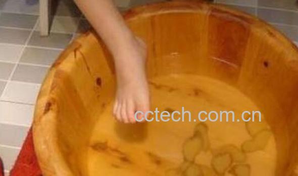 干姜泡脚的功效与作用及禁忌-0