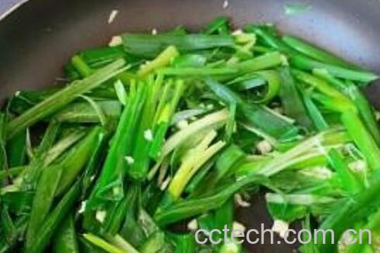 正宗葱油的熬制方法 自制葱油保存多长时间-1