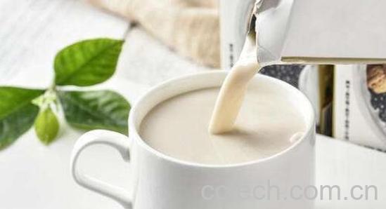 生牛乳和脱脂牛乳的区别 吃牛乳的好处-0