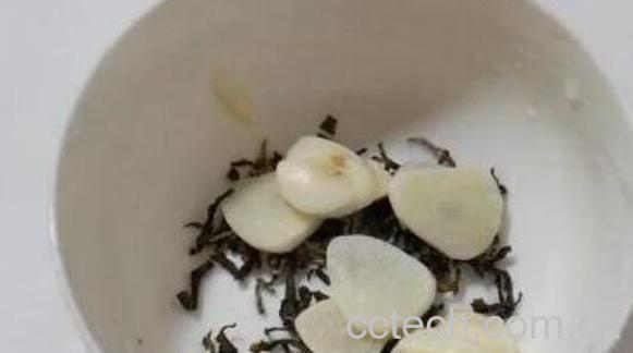 蒜子泡水的功效与作用 什么人不能喝蒜子泡水-0