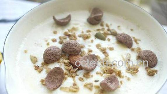 牛奶燕麦片的功效与作用 牛奶燕麦片的营养价值-1