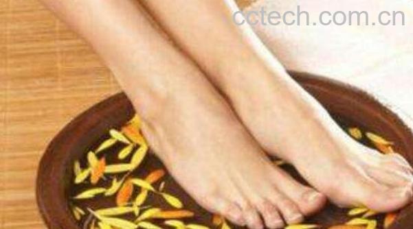 生姜泡脚的功效与作用-0