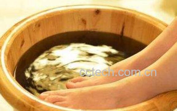 生姜泡脚的功效与作用-1