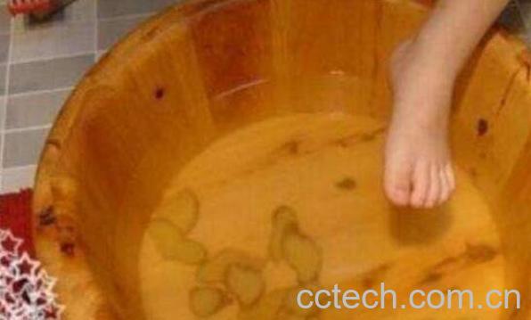 女人用生姜泡脚的好处-0