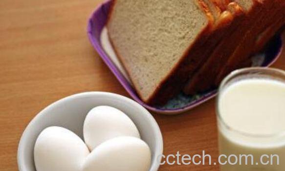 牛奶和鸡蛋能一起吃吗 牛奶不能与什么一起吃-1