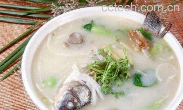 鲫鱼汤的功效与作用及做法-1