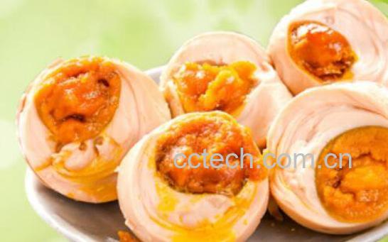 怎样腌鸡蛋出油又好吃-1