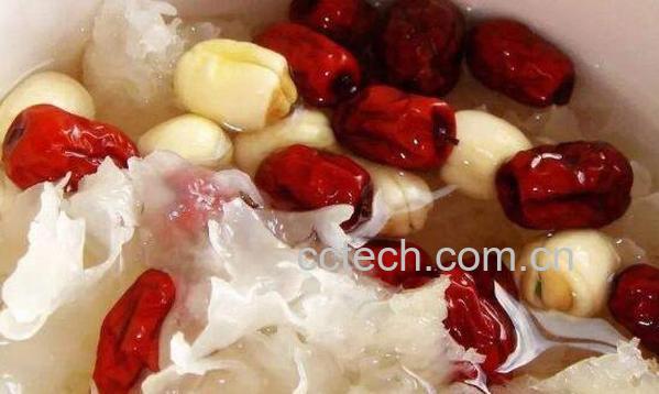 银耳红枣汤的做法 银耳红枣汤怎么煮烂-1