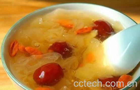 银耳红枣汤的功效与作用 银耳红枣汤的做法-1