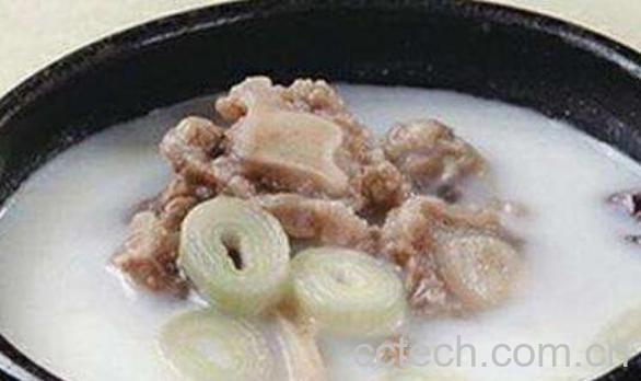 牛尾骨汤的功效与作用 牛尾汤适合什么人群喝-0