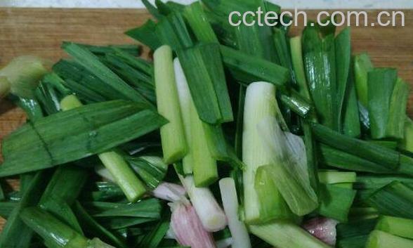 蒜苗和蒜薹的区别 蒜苗和蒜薹的吃法-0