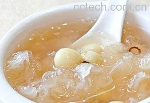 银耳莲子羹的功效与作用 银耳莲子羹有什么禁忌-0