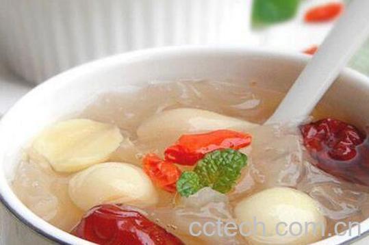 银耳莲子羹怎么做好吃 银耳莲子羹的家常做法-0