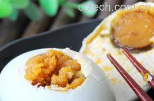 五香咸鸭蛋的腌制方法-1