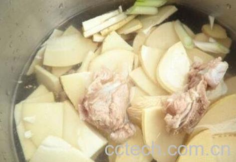 竹笋干排骨汤的功效与作用-0