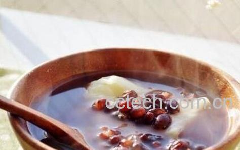 红豆汤的功效与作用 喝红豆汤的好处-0