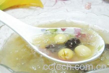 银耳莲子汤的功效作用-1
