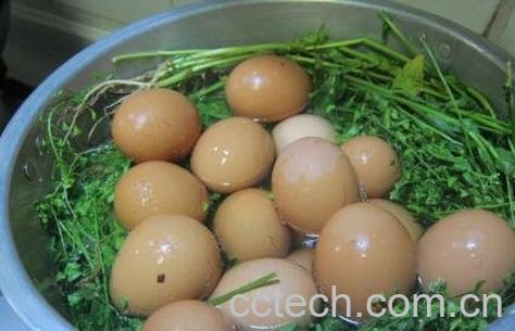 艾叶煮鸡蛋的做法-0
