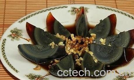 松花蛋不能和什么一起吃-0