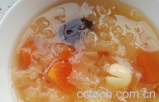 冰糖银耳莲子汤的功效-0