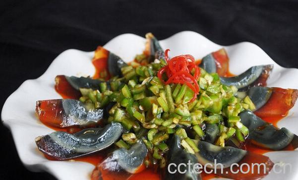 果蔬百科青椒皮蛋怎么做-0