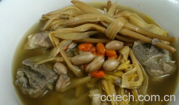 果蔬百科黄花菜枸杞排骨汤-0