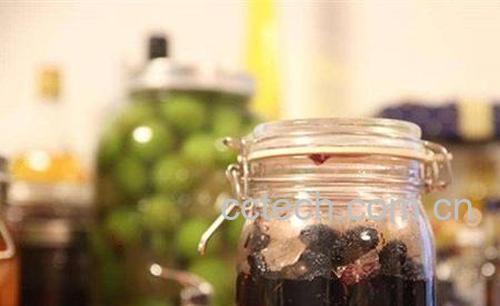 桑果泡酒喝的功效作用 喝桑果泡酒的好处-1