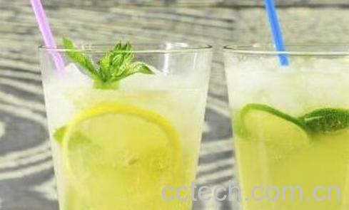 喝柠檬水的好处有哪些 喝柠檬水的坏处-0