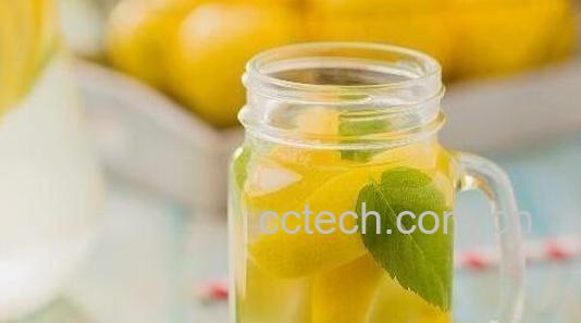 柠檬泡水喝有什么好处 柠檬泡水怎么做-1