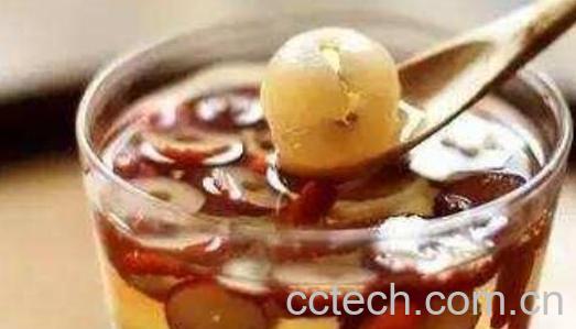 桂圆泡水的功效与作用 桂圆泡水的禁忌-1