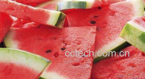 吃西瓜的好处和坏处 西瓜的功效和作用-1