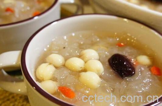 红枣银耳莲子汤的做法 功效及禁忌-1