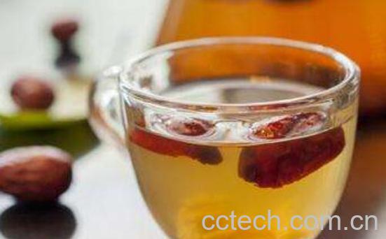 大枣泡水喝的功效 大枣怎么泡水好-1