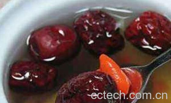 大枣泡水喝的功效 大枣怎么泡水好-0