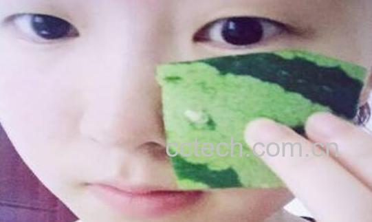 西瓜皮擦脸的作用与功效 西瓜皮敷脸有什么害处-1