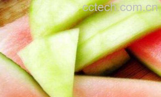 西瓜皮贴脸有什么作用 西瓜皮对皮肤的好处-1