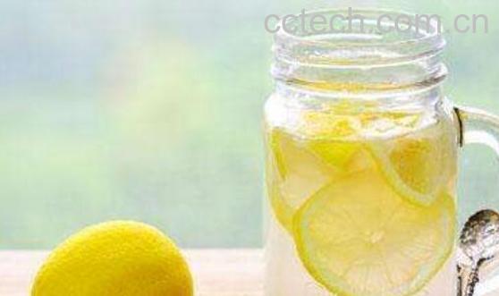 喝柠檬水的禁忌 哪类人不适宜喝柠檬片泡水-1