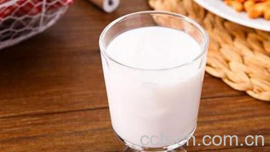 椰子汁是凉性还是热性 纯椰子汁兑什么好喝-1