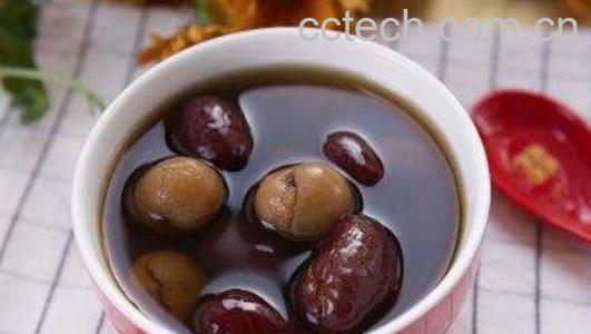 红枣花生泡水喝的功效-1