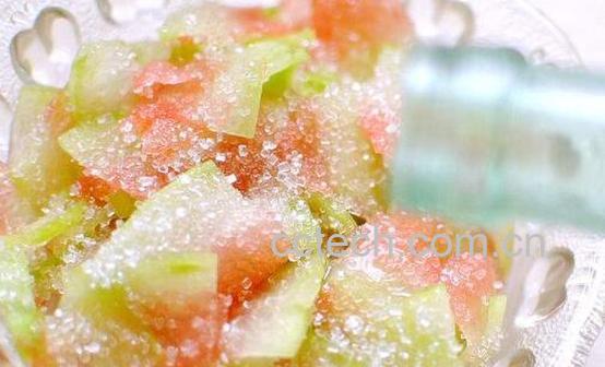 西瓜皮怎么做成软糖-0