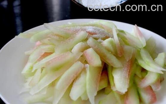 如何腌制西瓜皮 西瓜皮晒干腌制教程-0